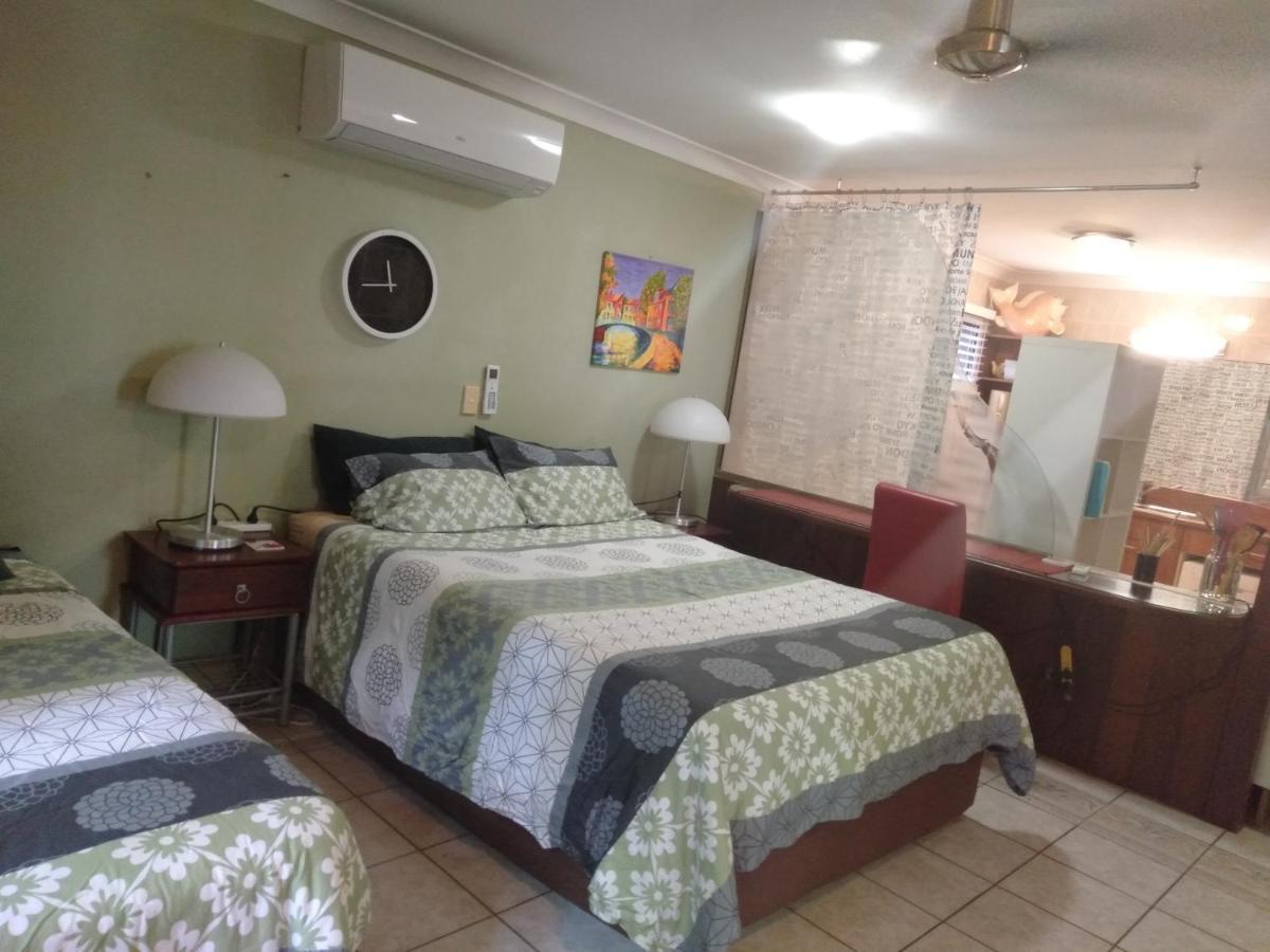 Homestay At Julie'S Cairns Exterior photo
