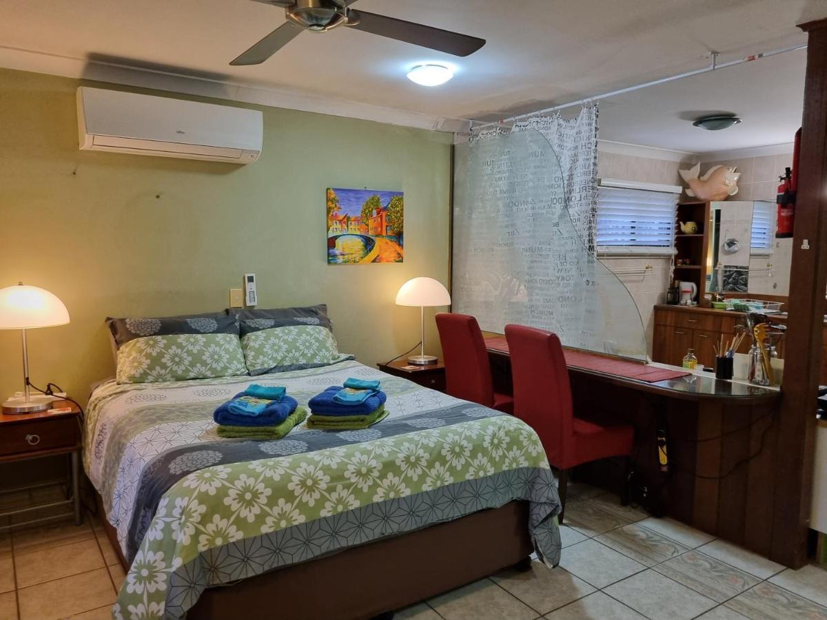Homestay At Julie'S Cairns Exterior photo